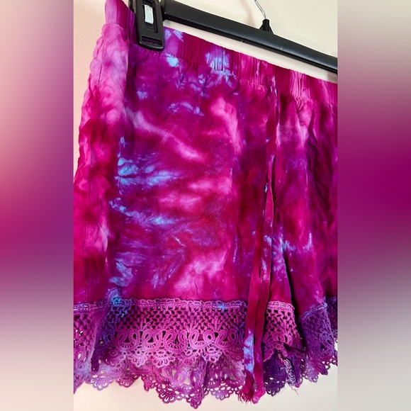 Vibrant Purple Tie Dye Shorts with Lace Trim - Boho Festival Style - Size Medium - Picture 4 of 7